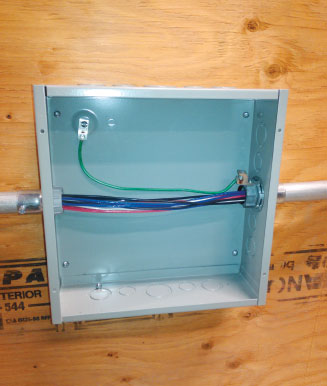 Photo 3. Reducing washers are no longer allowed to be used to maintain the bonding connection between a raceway of cable connector and an enclosure. Note the use of a bonding bushing and bonding conductor to satisfy new Subrule (2) of Rule 10-606.